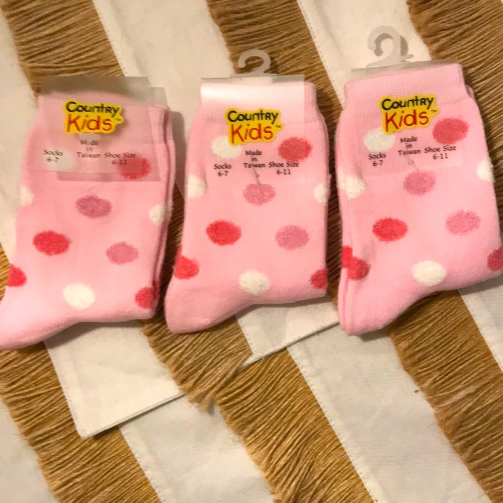 Lot of 3 NWT Pink socks — so cute 🥰